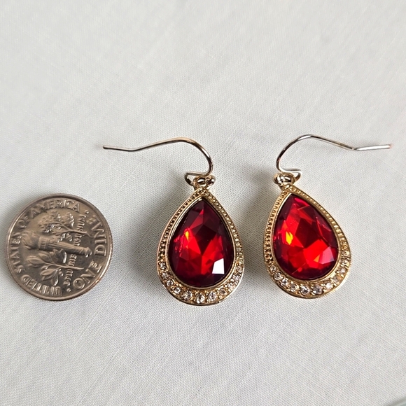 Vintage Red Teardrop Earrings - Picture 9 of 10